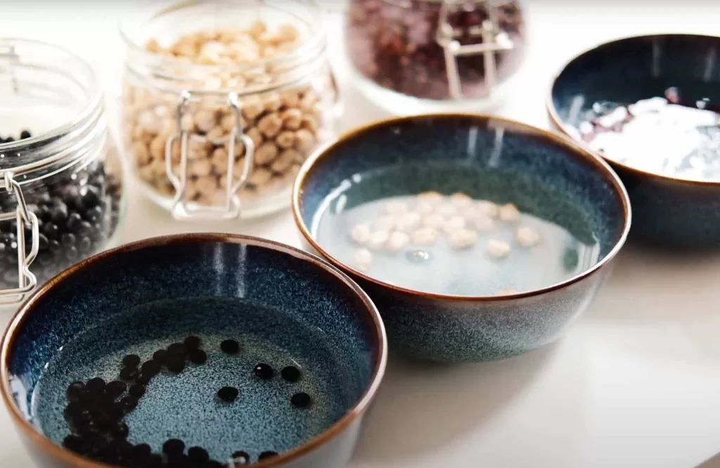 Soaking black beans, chickpeas and adzuki beans in 3 different bowls