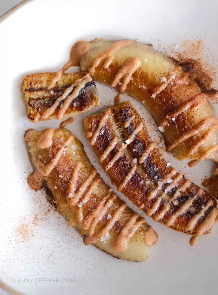 Caramelized bananas with peanut butter and salt and cinnamon