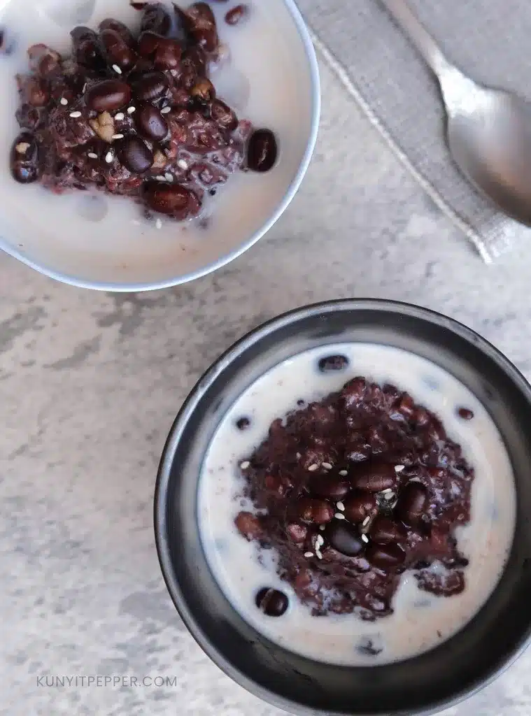 Sweet Black Sticky Rice with Soy milk and red beans