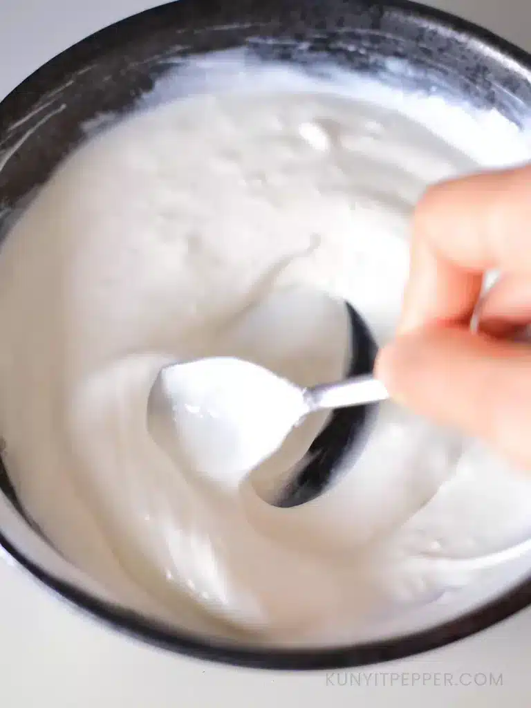 Stirring yogurt, garlic and salt with spoon